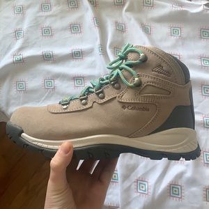 Columbia Sportswear Women’s Newton Ridge Plus Waterproof Amped Hiking Boots
